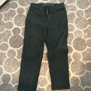 American Eagle corduroy jeans tags have been removed but never worn. Size 4.